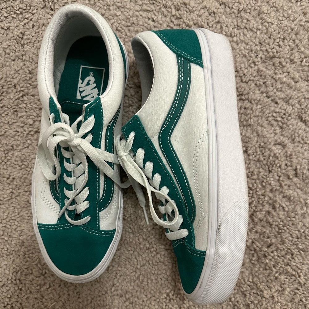Vans Old Skool - Green and White - Size 8.5 Women’s / Size 7 Men’s